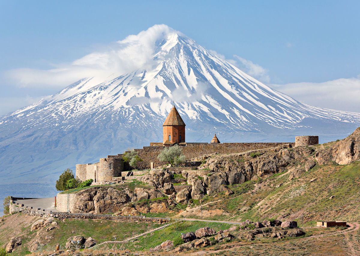 Khor-Virap-church-with-Ararat-Mountain-in-the-background-Armenia-1200x853.jpg