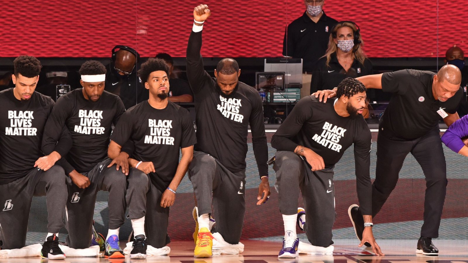 skysports-nba-kneel-blm-black-lives-matter_5054106-1848963737.jpg