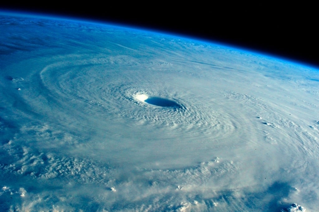 Super-Typhoon-Maysak_2015.jpg