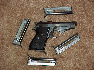 Beretta 70S right with all 5 mags.jpg