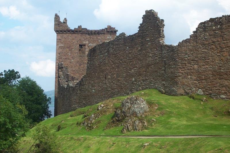 urquhart_castle.jpg